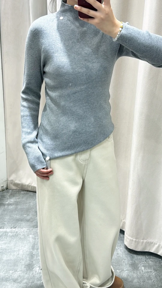 无缝绵羊绒秋冬半高领女百搭内搭针织打底上衣