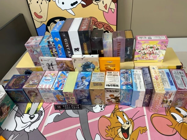 多ip卡牌整盒推推乐