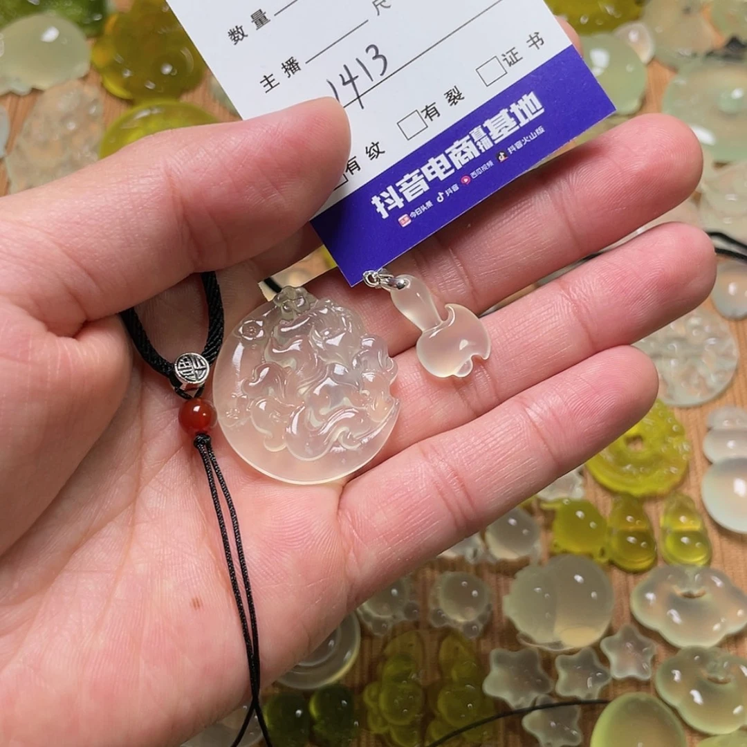 【闪购商品】蛇纹石玉吊坠未镶嵌要****萄