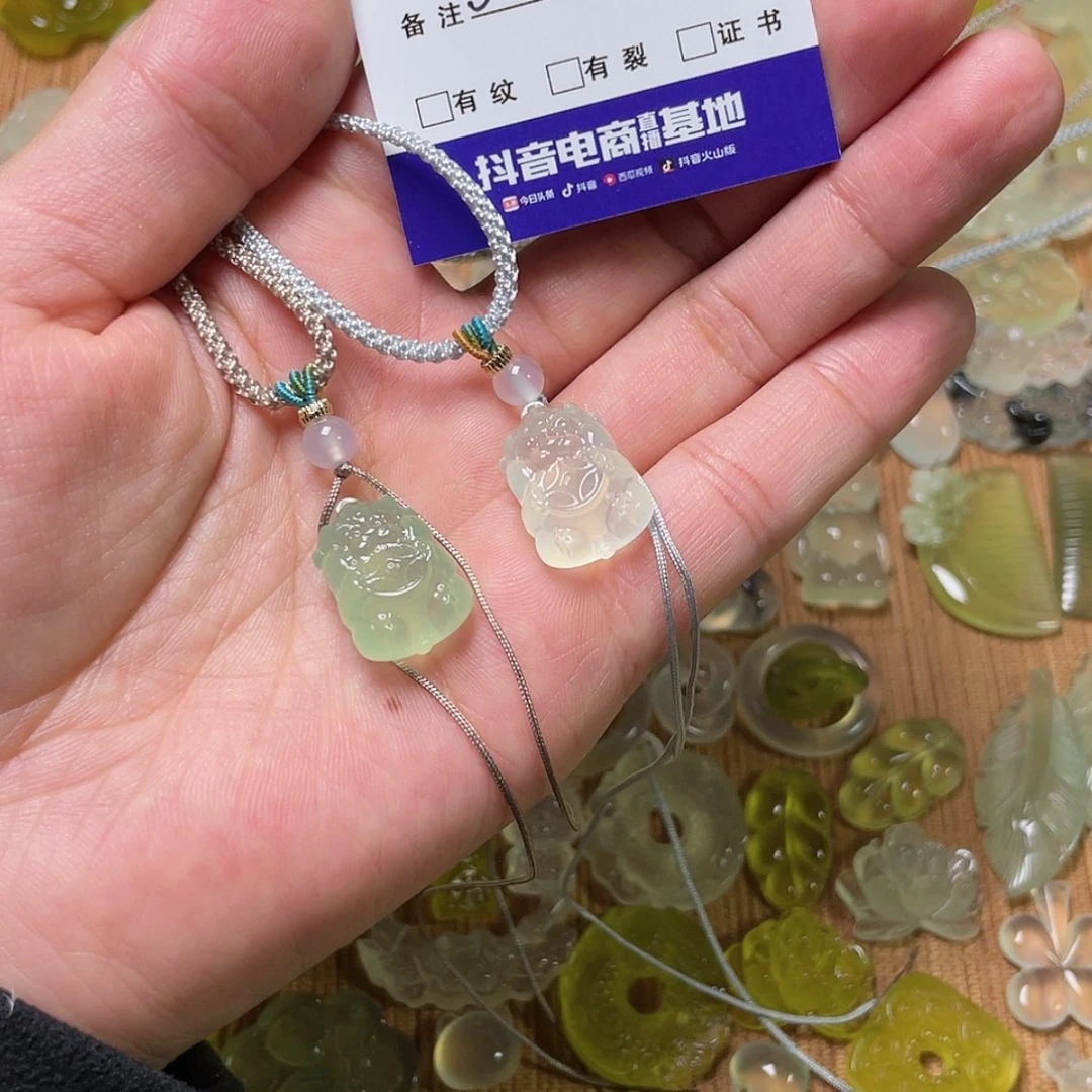 【闪购商品】蛇纹石玉吊坠未镶嵌T***?