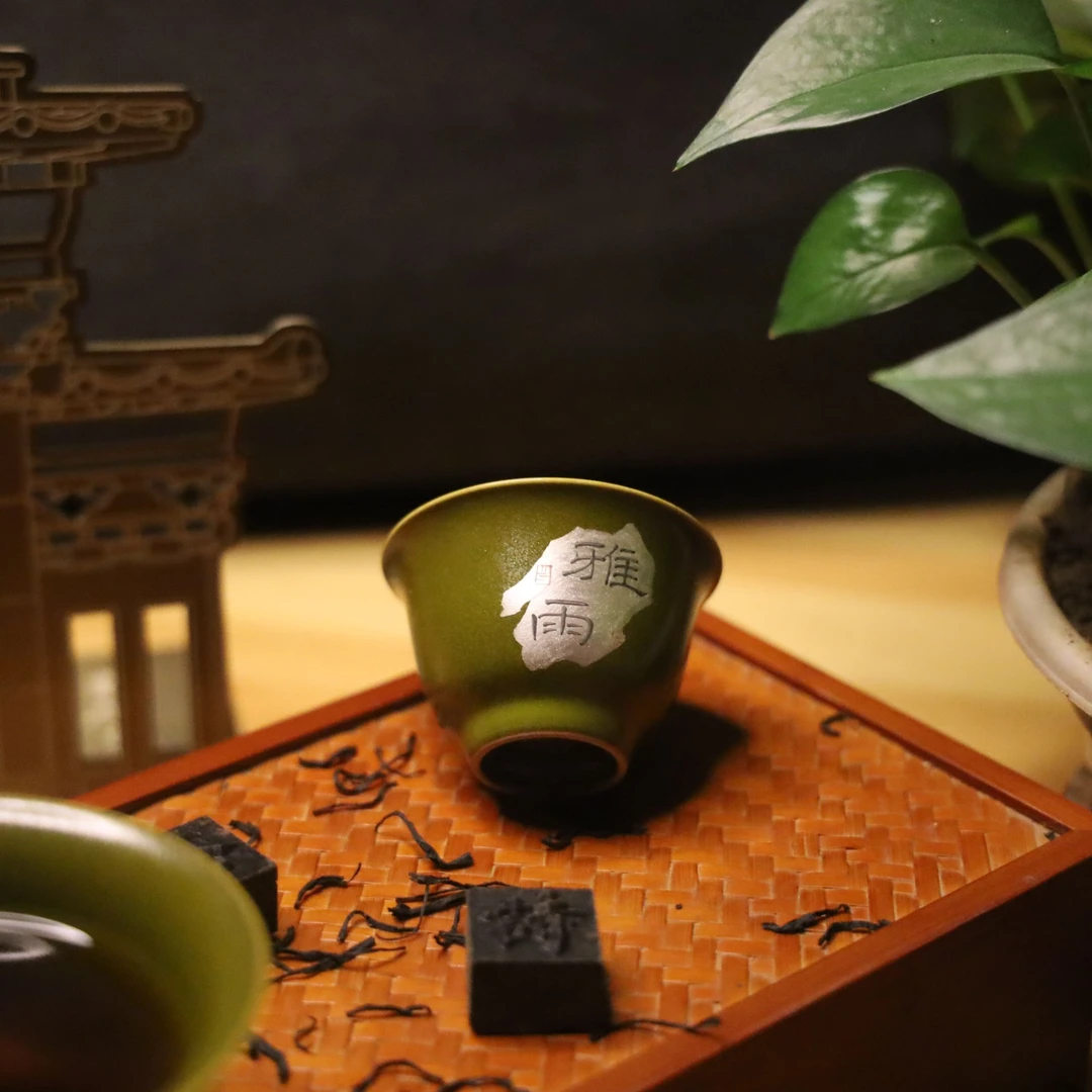 茶叶末釉玉兰杯 银色