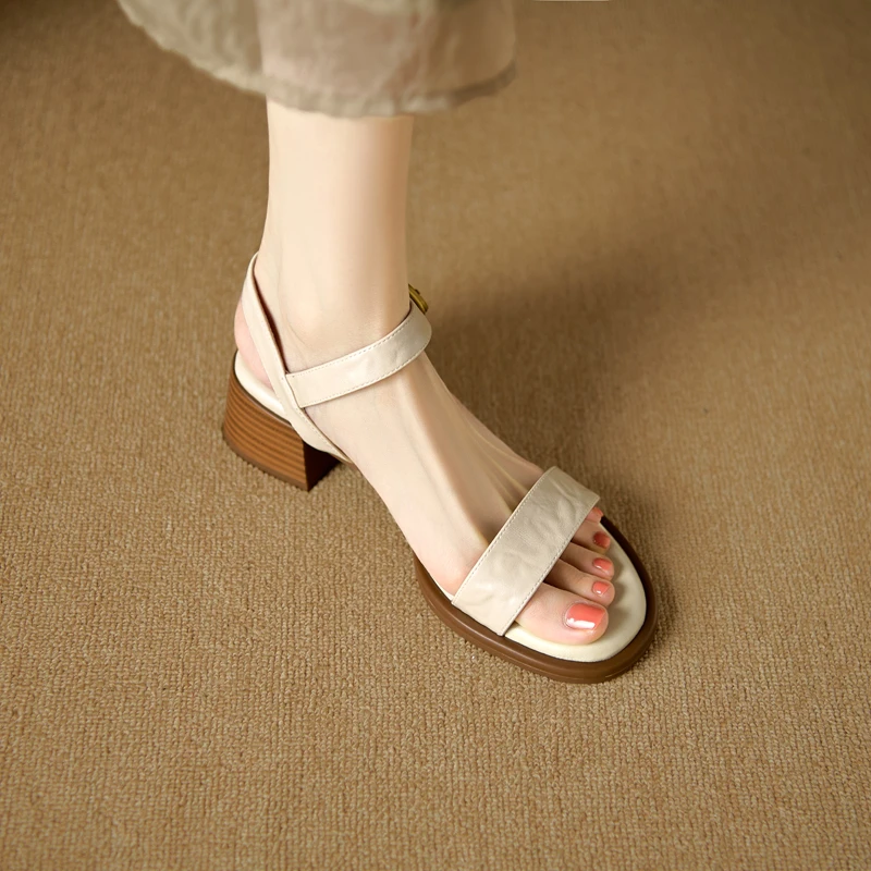 Koee【4.5cm】复古经典百搭夏季新款软底中跟露趾一字带凉鞋女