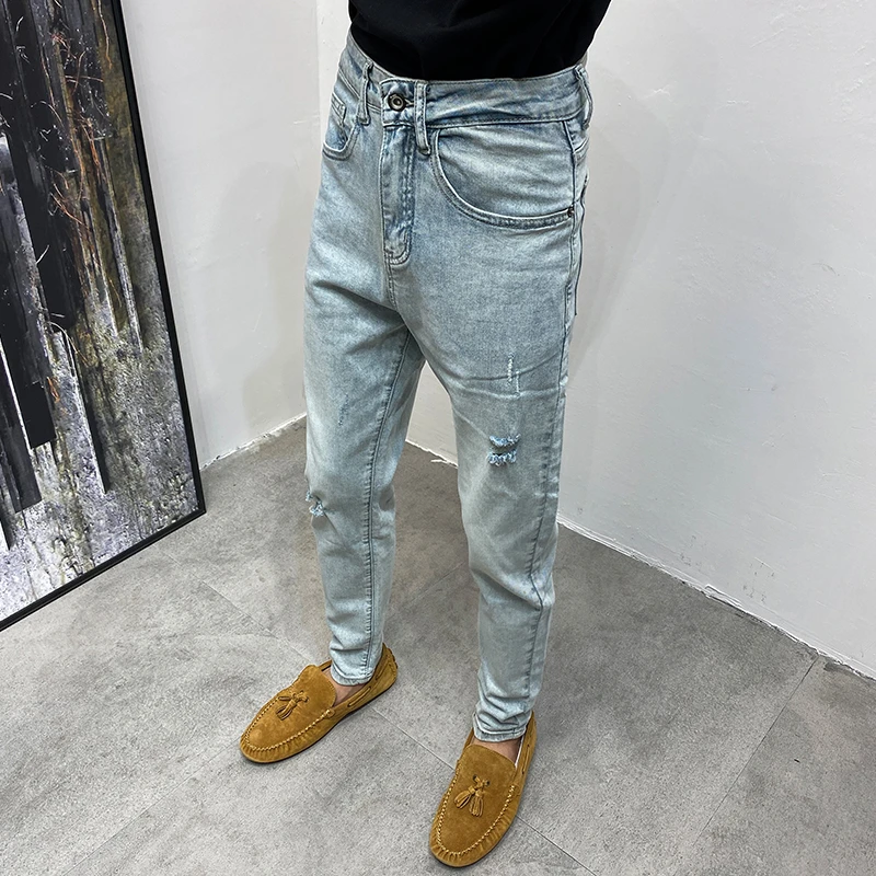 浅蓝色高街破洞牛仔裤男2024夏季薄款微跨阔腿小脚浅色韩版长裤子