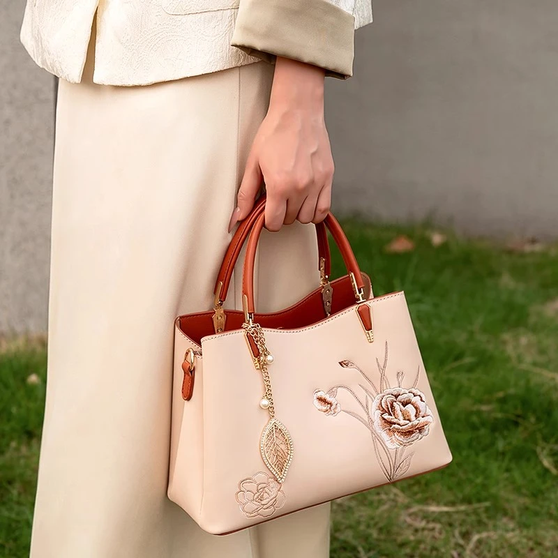 25年新品新中式国风刺绣康乃馨包女中年手提包生日礼物送妈妈礼物