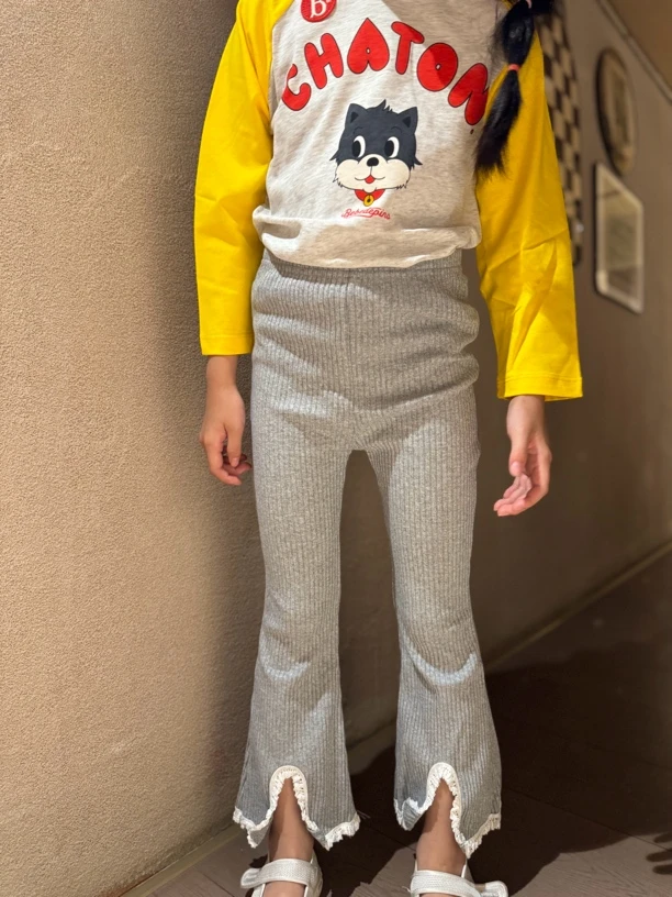 韩单儿童灰色弹力裤喇叭裤