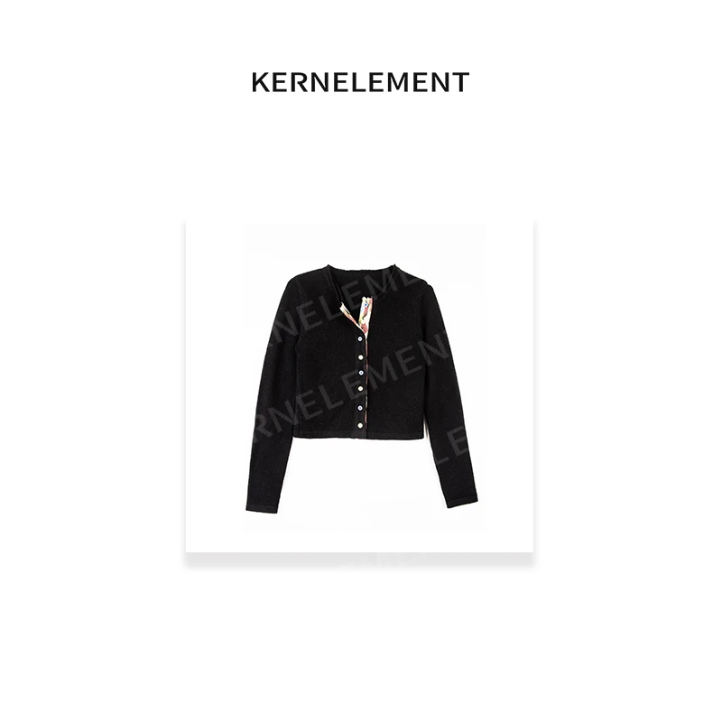 KE【毕加索】彩色纽扣门襟设计圆领短款小开衫QM135