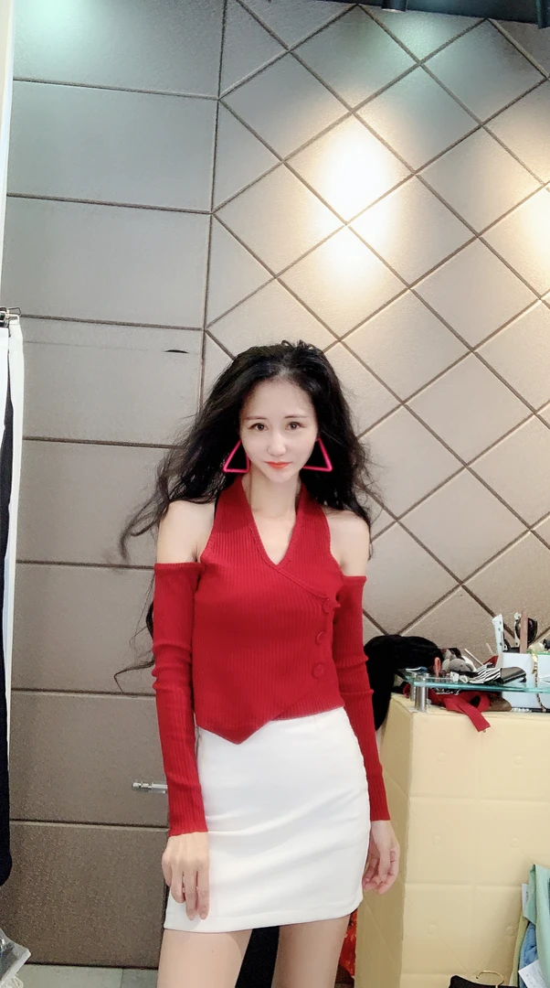 甜美v领挂脖短款上衣