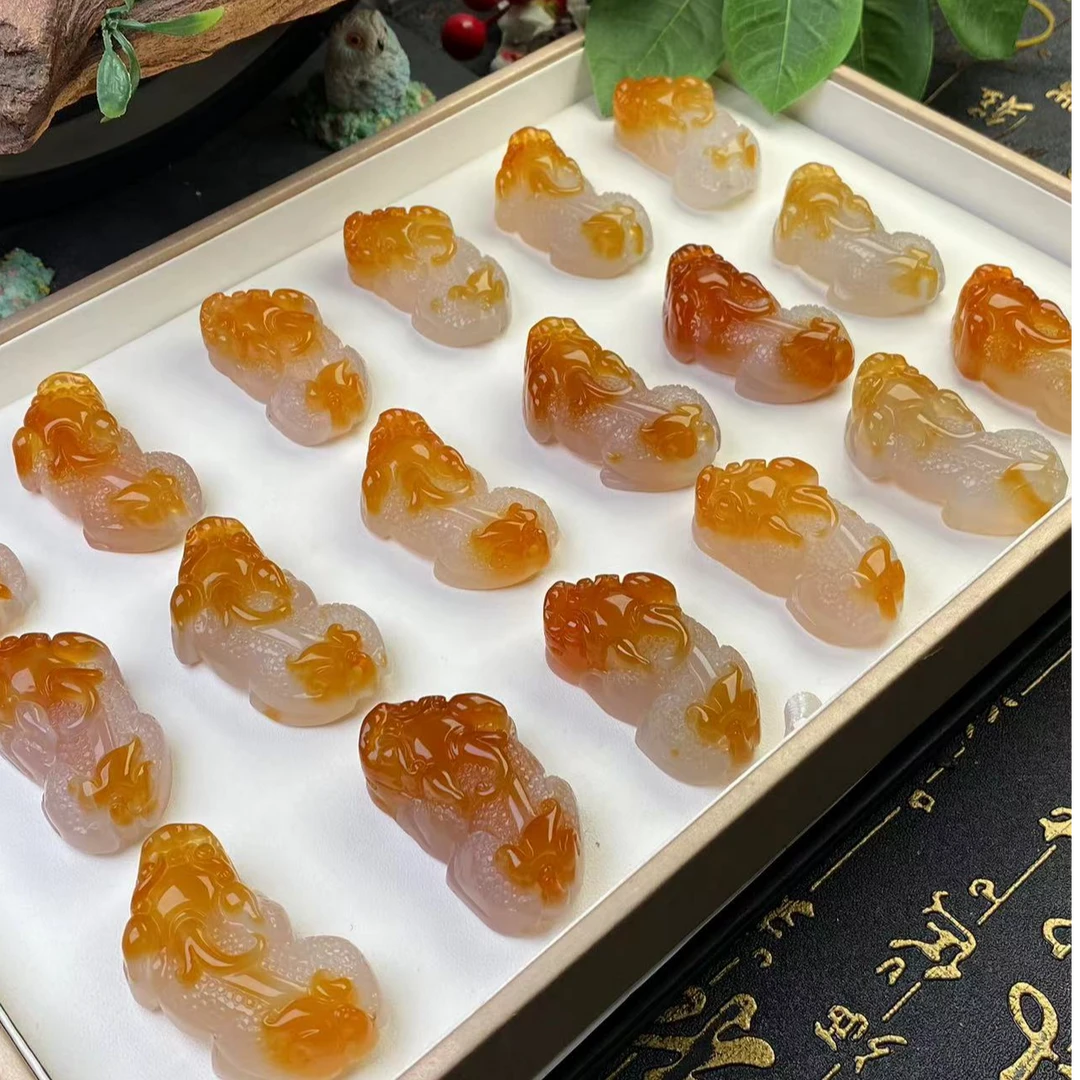 277330/天然玛瑙身披黄金甲貔貅吊坠 多样性一件发