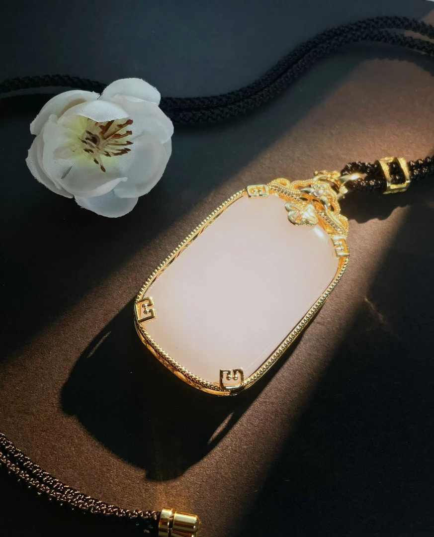 2207465/天然玉石金丝玉镶嵌款大平安无事牌吊坠经典男女高端大气