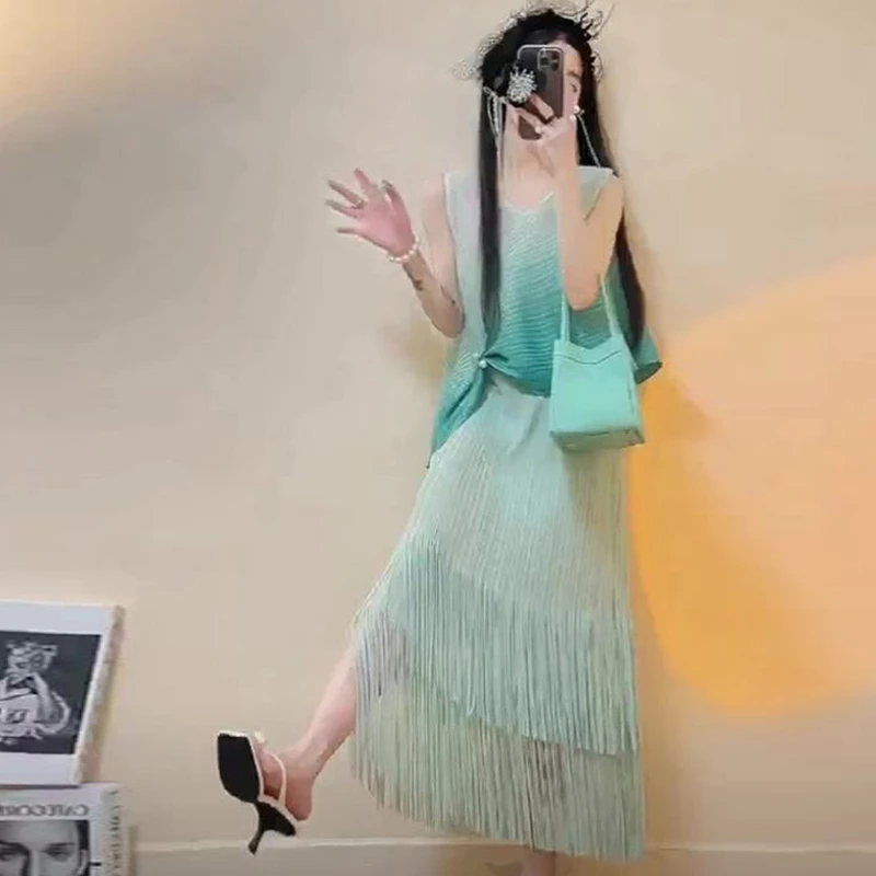 三宅夏季新品渐变圆领无袖百搭上衣流苏包臀松紧半身裙两件套装女