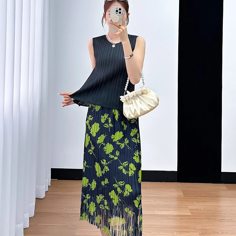 三宅2024年夏季韩版套装女优雅减龄内搭褶皱背心上衣高腰流苏半裙