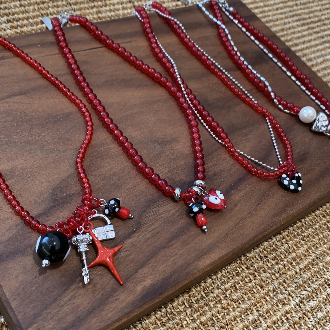 钛钢树脂项链 红色手工串珠项链百搭时尚创意趣味吊坠可爱颈链