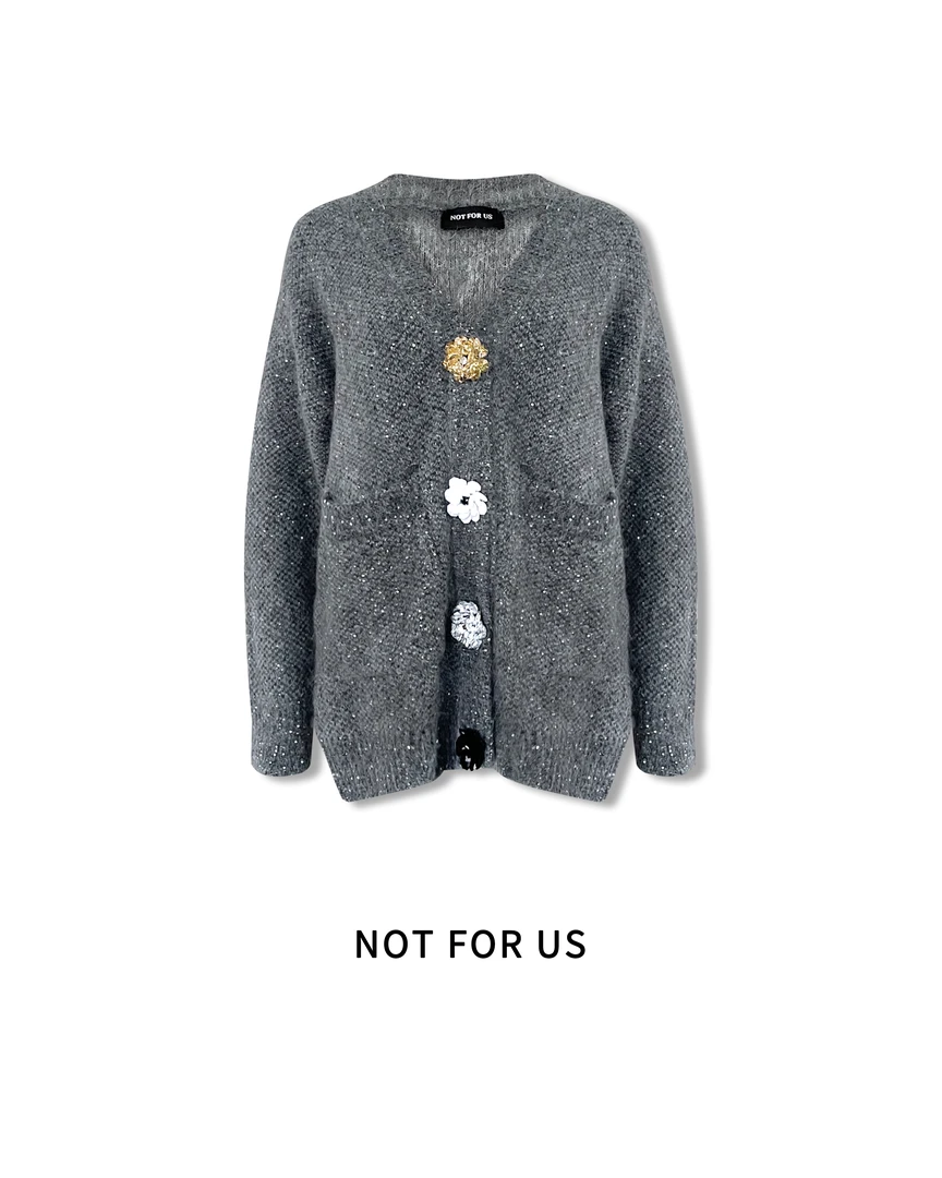 NOT FOR US新款深灰色轻奢重工四色花扣毛衣j