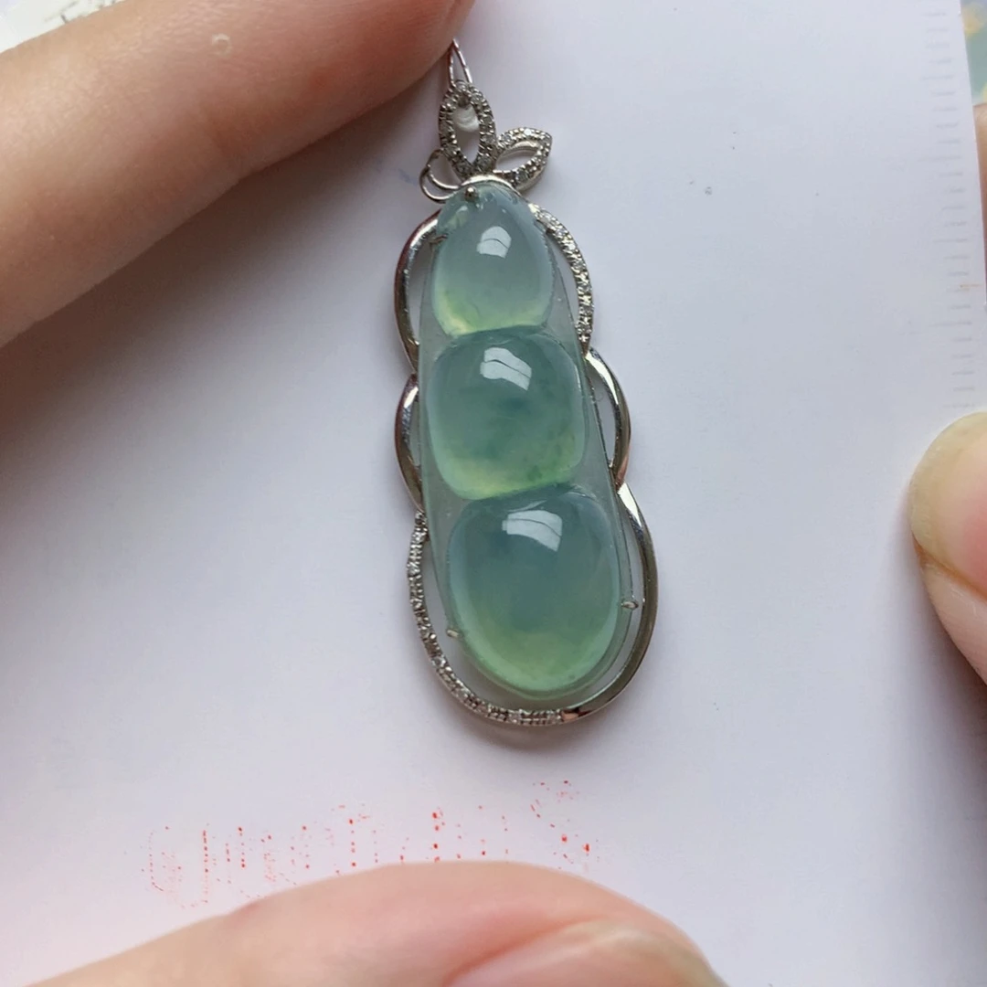 翡翠颈饰18K金镶嵌豆子