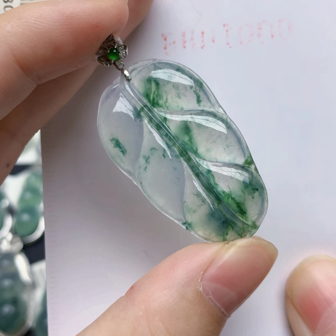 翡翠颈饰18K金镶嵌叶子