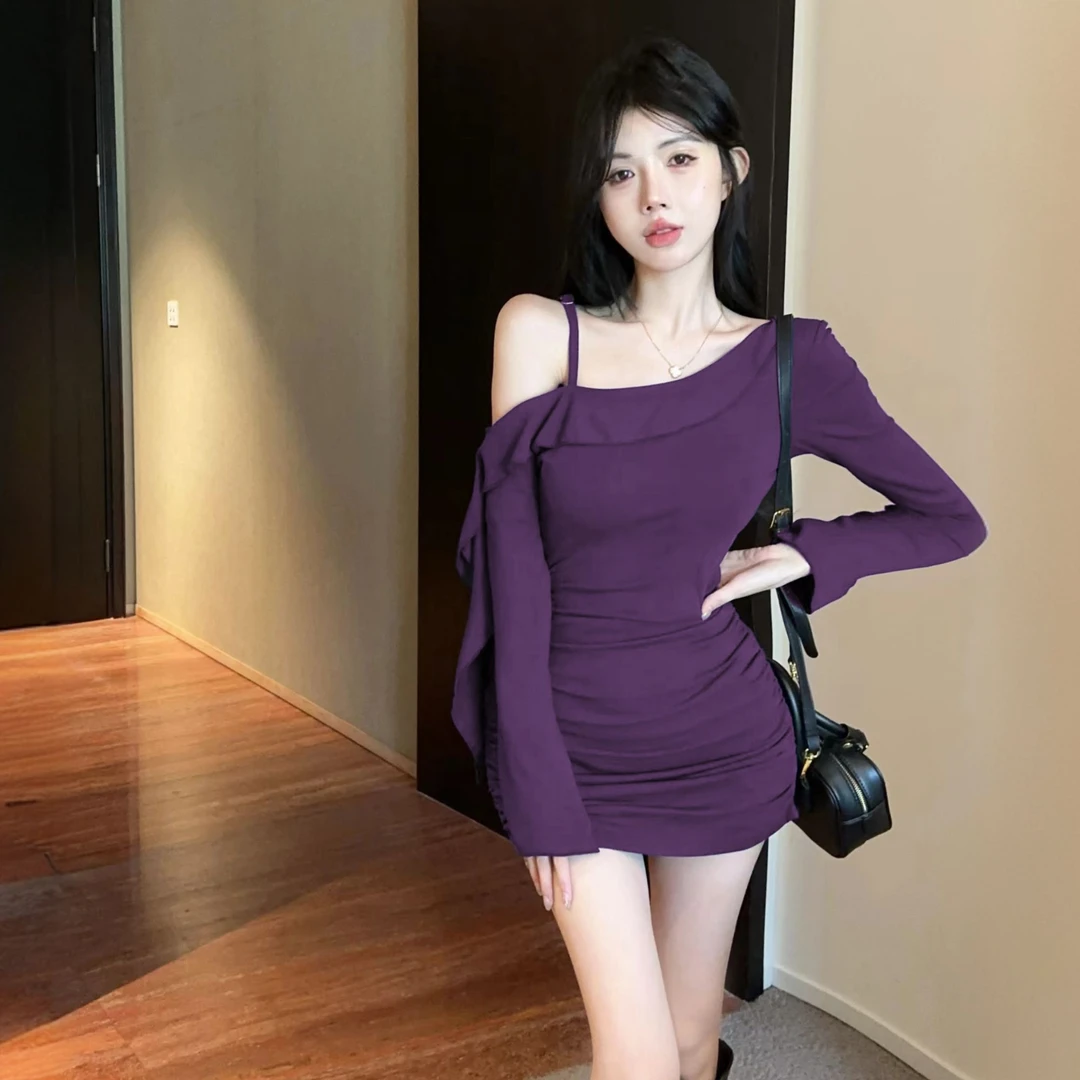 法式一字肩荷叶边设计感包臀裙女早秋新款性感露肩修身显瘦连衣裙