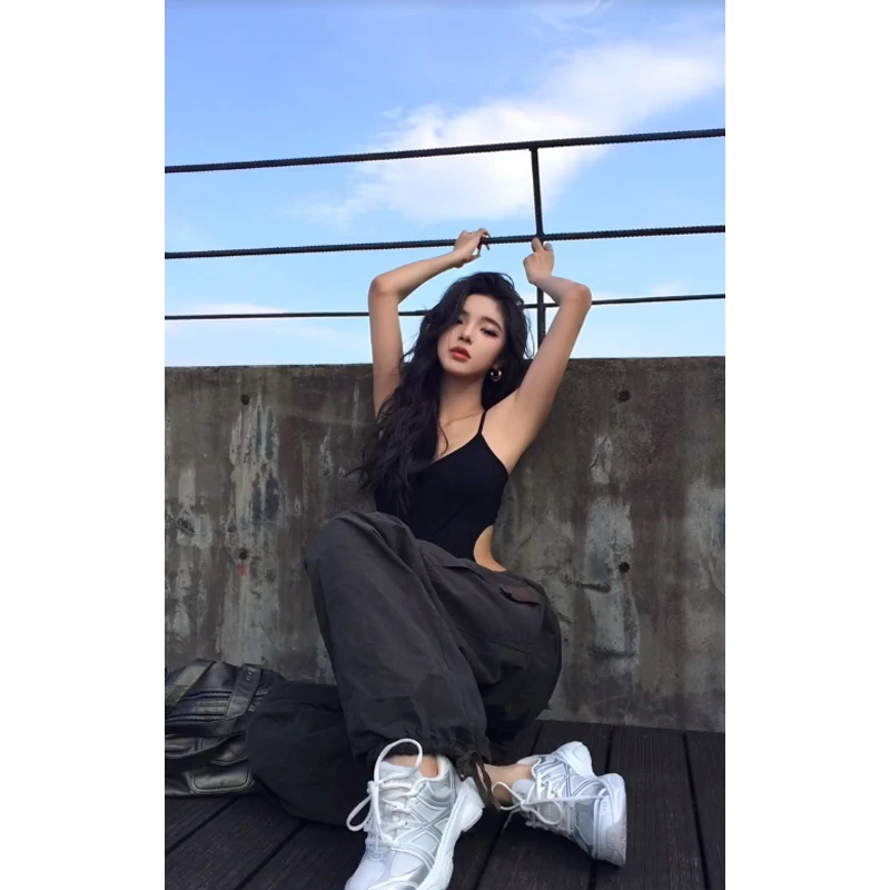 2025夏季新款纯欲风性感辣妹吊带背心上衣女设计感高腰宽松工装裤
