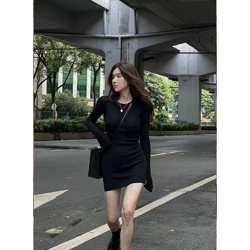 2025秋季薄款纯欲辣妹风时尚修身显瘦气质连衣裙女小众收腰包臀裙
