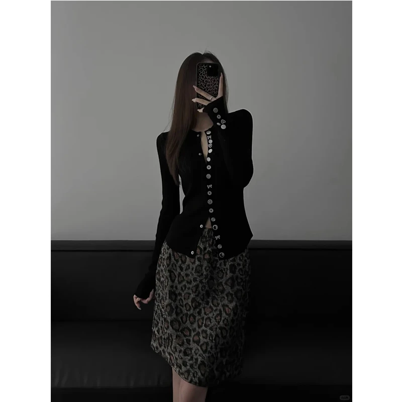 2025秋季新款时尚韩系辣妹风设计感减龄长袖针织衫高腰显瘦半身裙