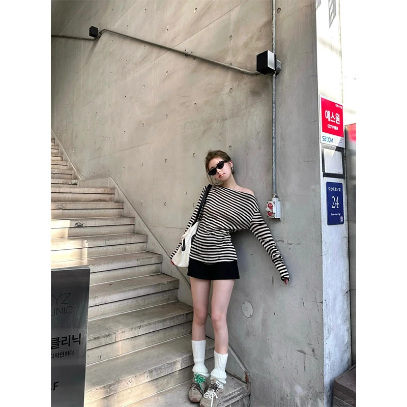 2025秋季新款时尚高级感辣妹时尚斜肩条纹长袖上衣高腰直筒短裤女
