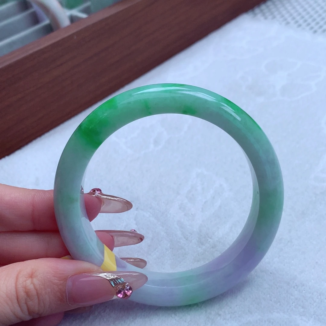 翡翠手镯未镶嵌翡翠