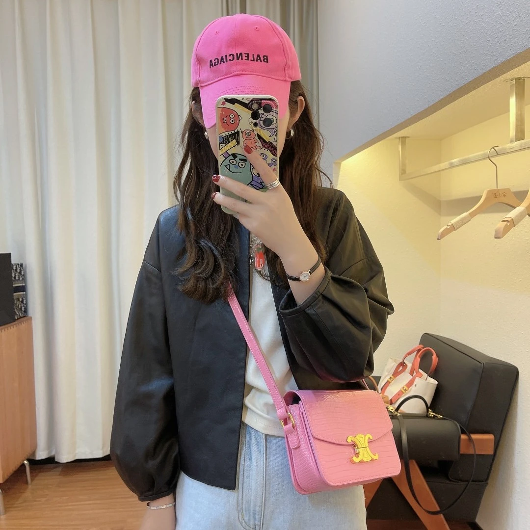 9415余小鱼 黑色韩版机车风简约纯色圆领长袖短款外套小个子女装