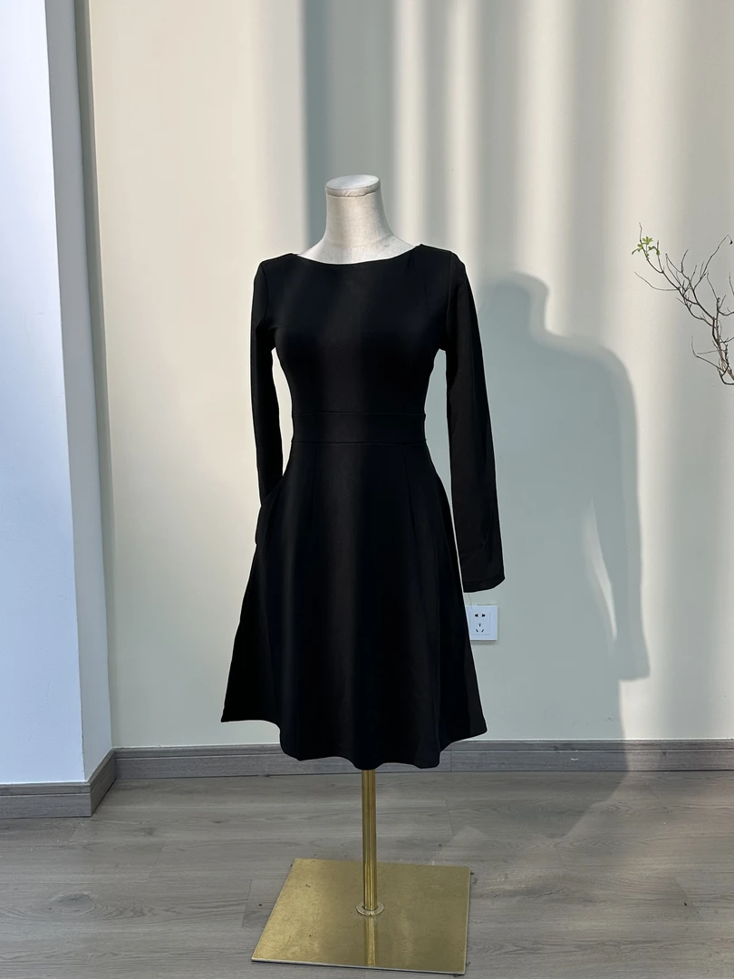 【云目悠悠】复古连衣裙黑色高级感时尚气质785