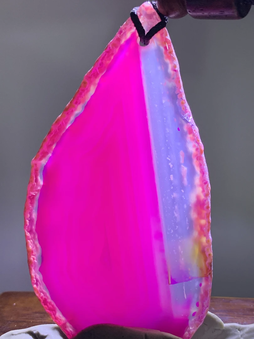 天然巴西玛瑙原石切片粉红色正品珠宝1812尺寸61/32/5mm