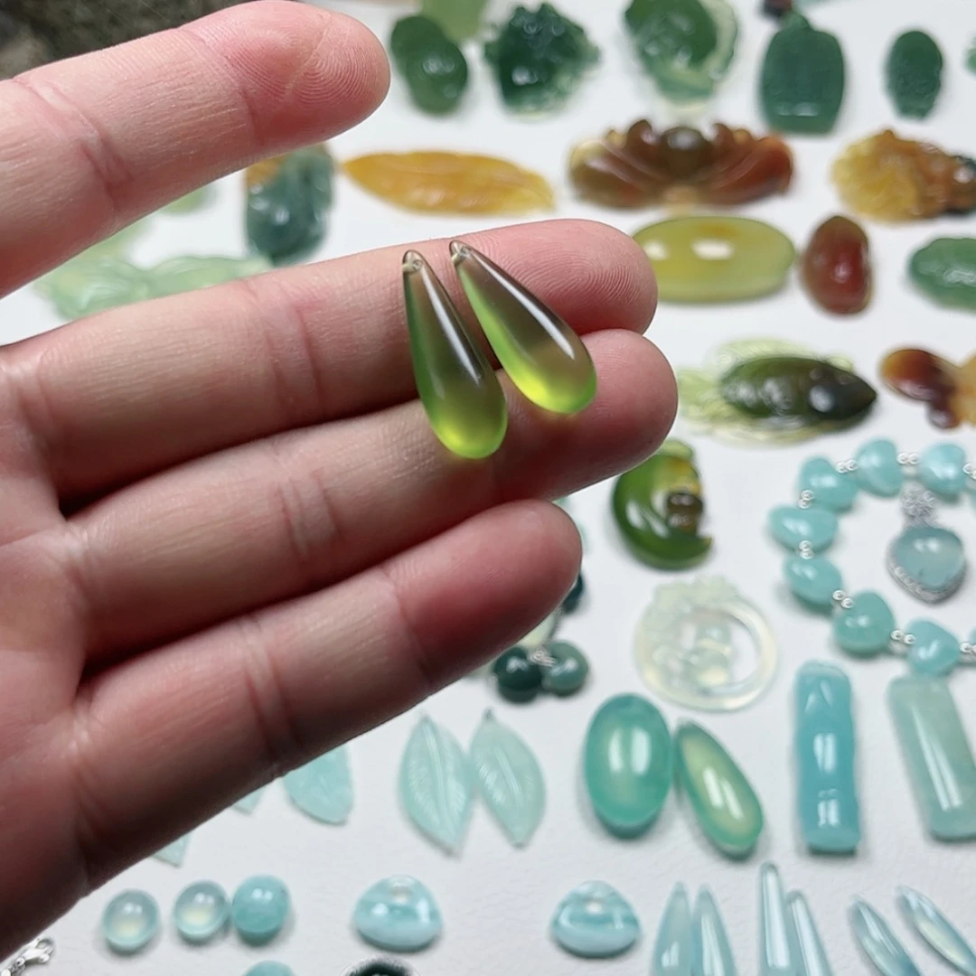 【闪购商品】蛇纹石玉耳坠未镶嵌蓝**云
