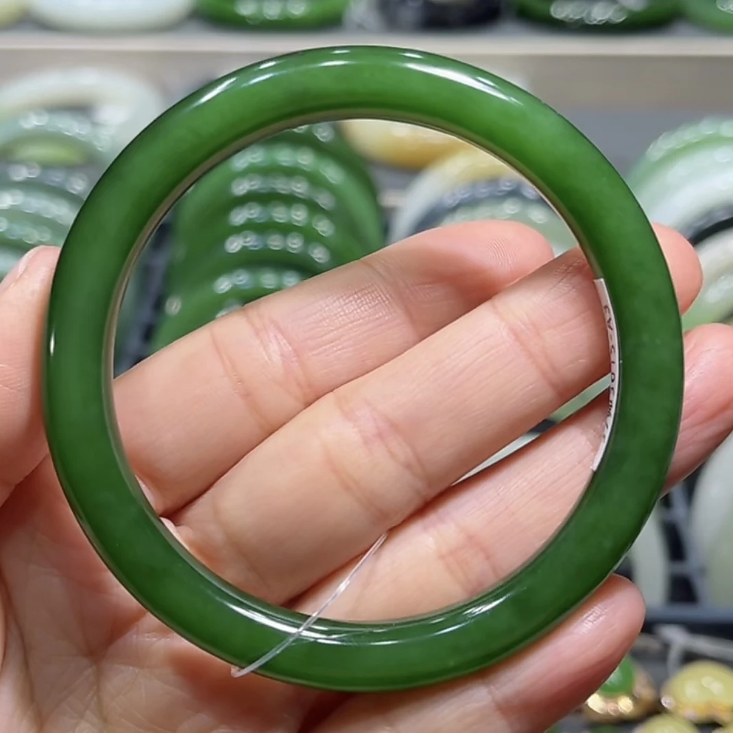 和田玉俄料碧玉红皮辣阳绿手镯56-57圈口