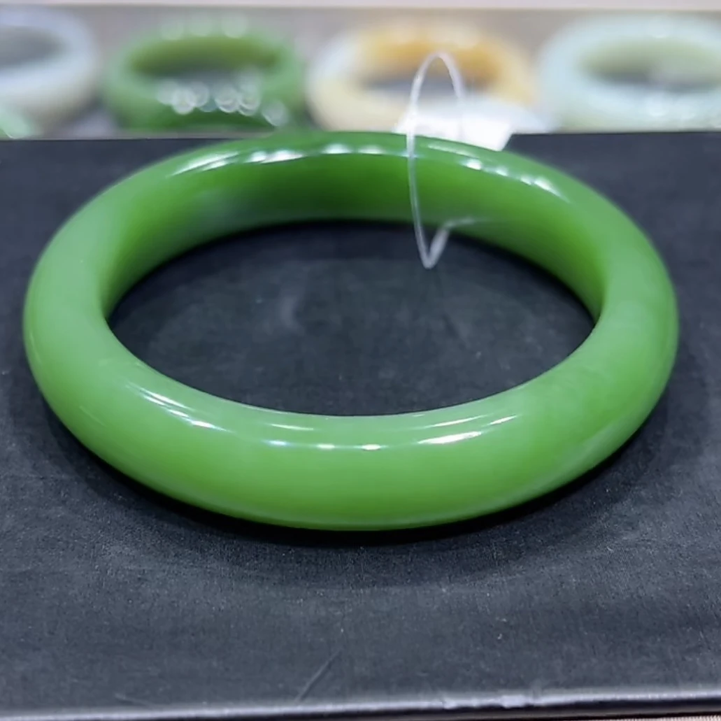 和田玉俄料碧玉老料阳绿手镯53-54圈口