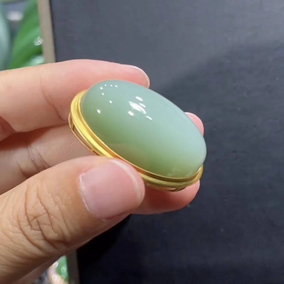 漏！和田玉俄料碧玉鸭蛋青起荧光粉青手表手牌18k金镶嵌