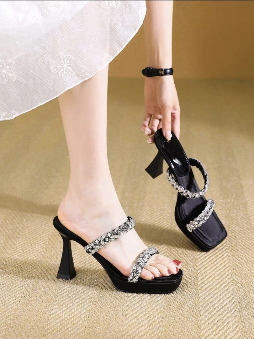 法式优雅方头凉拖鞋女夏外穿2024粗跟一字带水钻防水台细跟高跟鞋