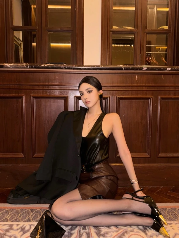 黑色御姐大牌百搭黑色皮背心