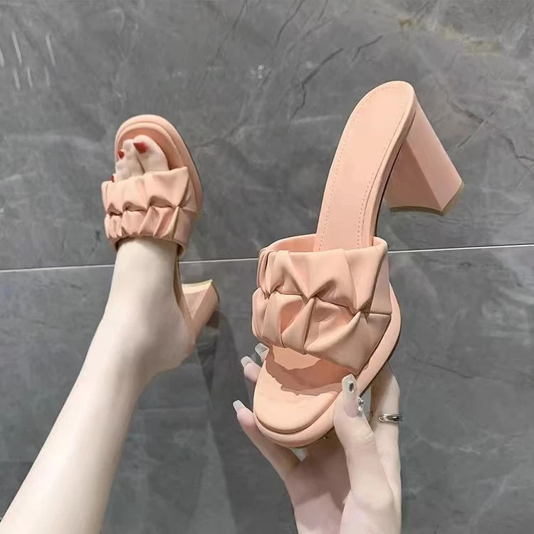 踩屎感一字拖鞋女2024夏季新款仙女风外穿软皮褶皱凉鞋粗跟高跟鞋
