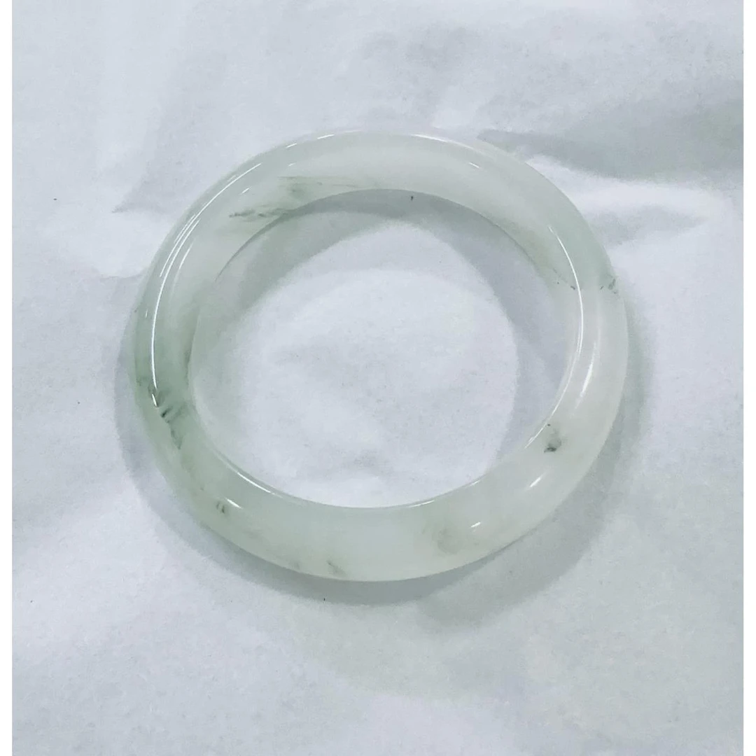 石英质玉手镯多样性发货（轻微色差，实物为准）编号：147