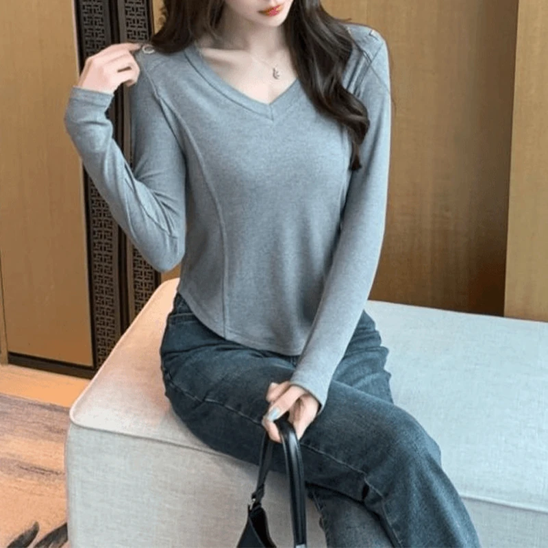 今年爆款上衣早秋V领打底衫2024年新款休闲百搭修身显瘦长袖T恤女