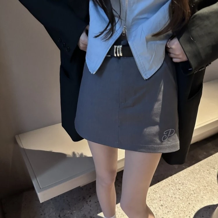 大码刺绣简约灰色a字短裙学院风高腰显瘦气质半身裙女春季西装裙