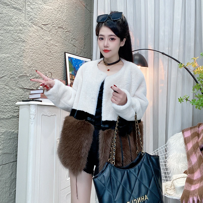 冬季时尚穿搭保暖皮草休闲刺绣外套女P0125白拼咖