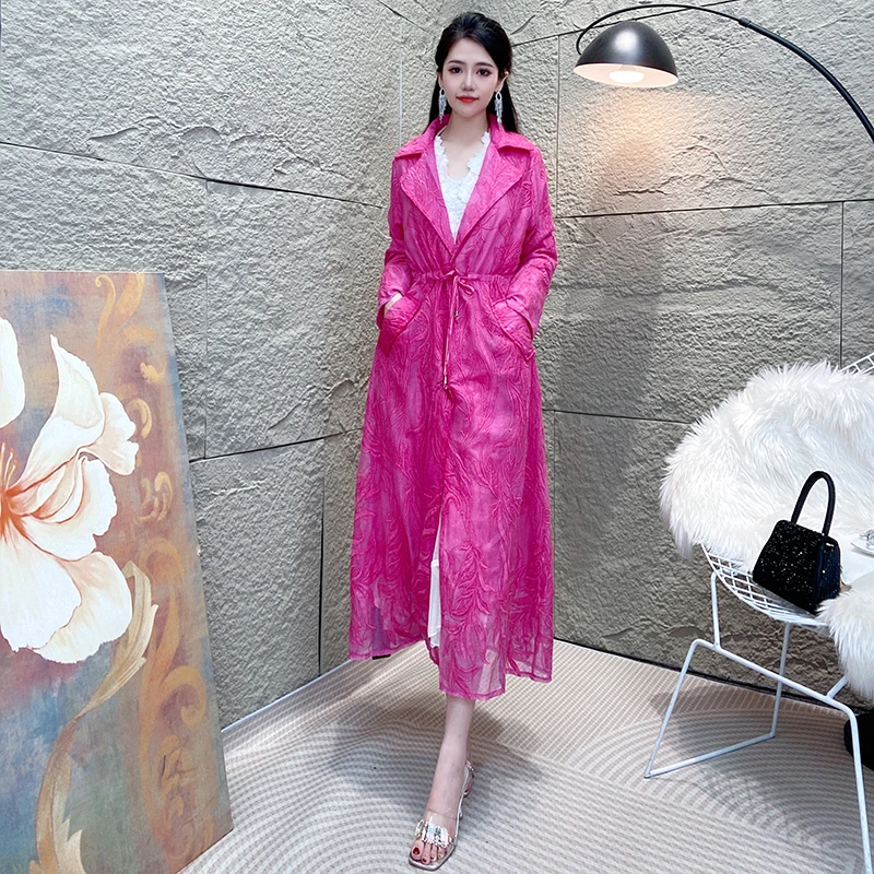 Bikamo/比卡陌秋季新款绣花外套西装领连帽气质刺绣风衣L8128玫红