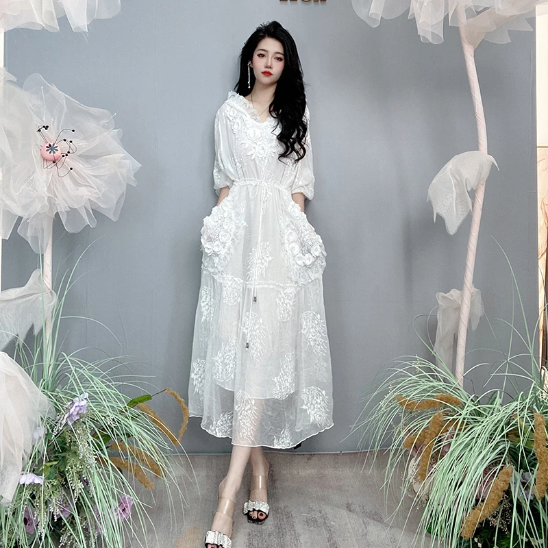 Bikamo/比卡陌2025新款刺绣连帽纯色气质显瘦连衣裙L89103-4白色