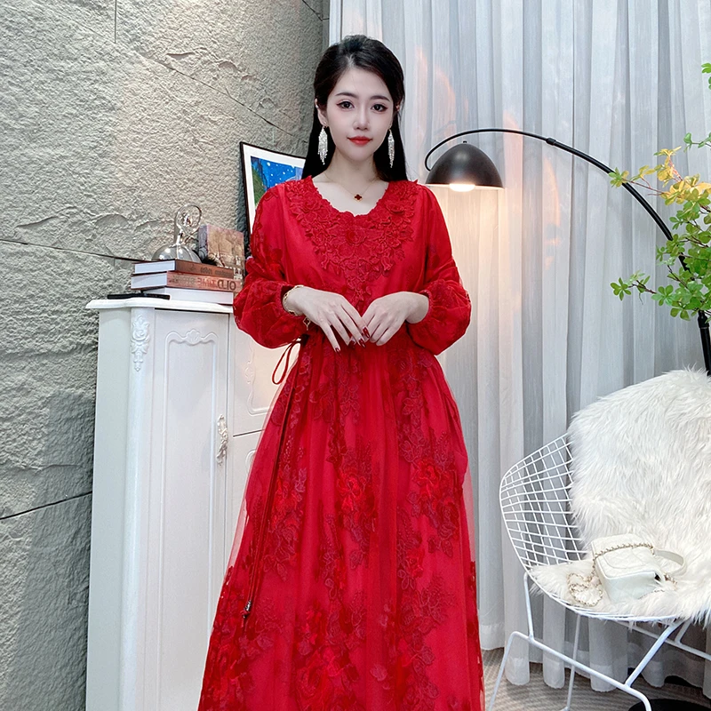 Bikamo/比卡陌秋冬新款长袖V领网纱连衣裙女刺绣A字裙L8093红色