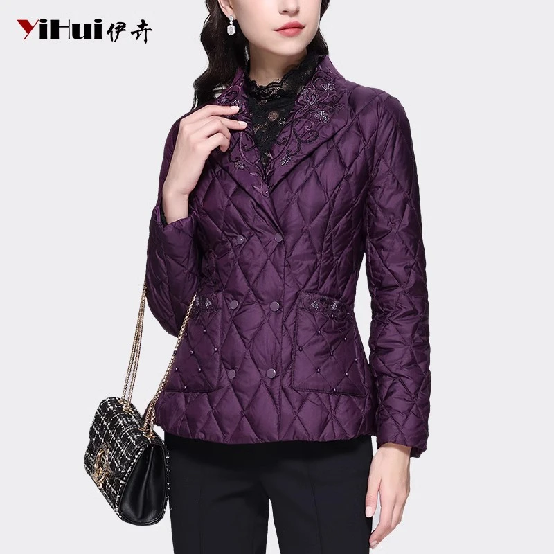 YIHUI伊卉羽绒服女轻薄款重工绣花显瘦西装领WH231332