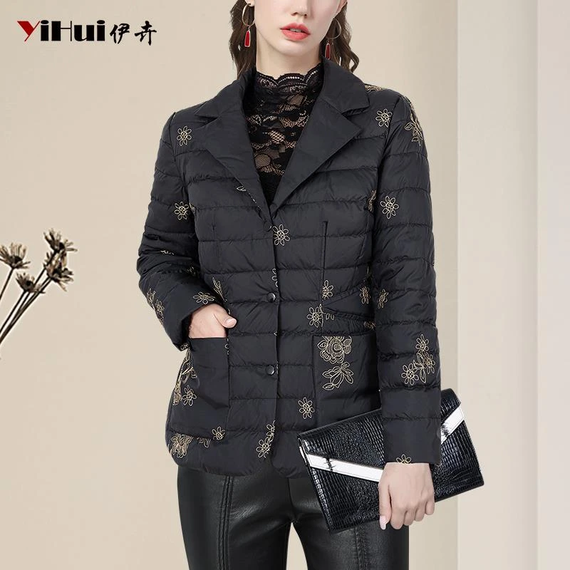 YIHUI伊卉羽绒服女短款外套轻薄款刺绣花西装领90白鸭绒WJ245026