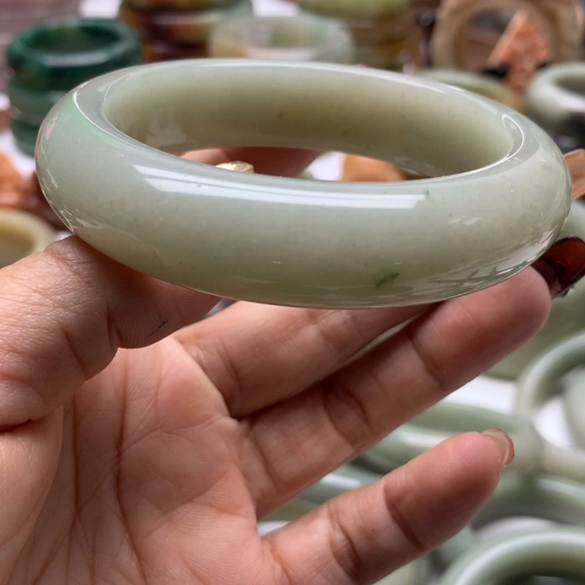 【闪购商品】石英质玉手镯合金金**?