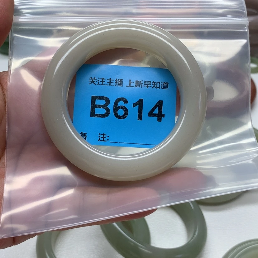 【闪购商品】石英质玉手镯未镶嵌九*木