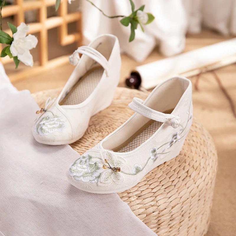 轻歌2023夏季新老北京布鞋古风内增淡雅百搭古装鞋子民族风绣花鞋