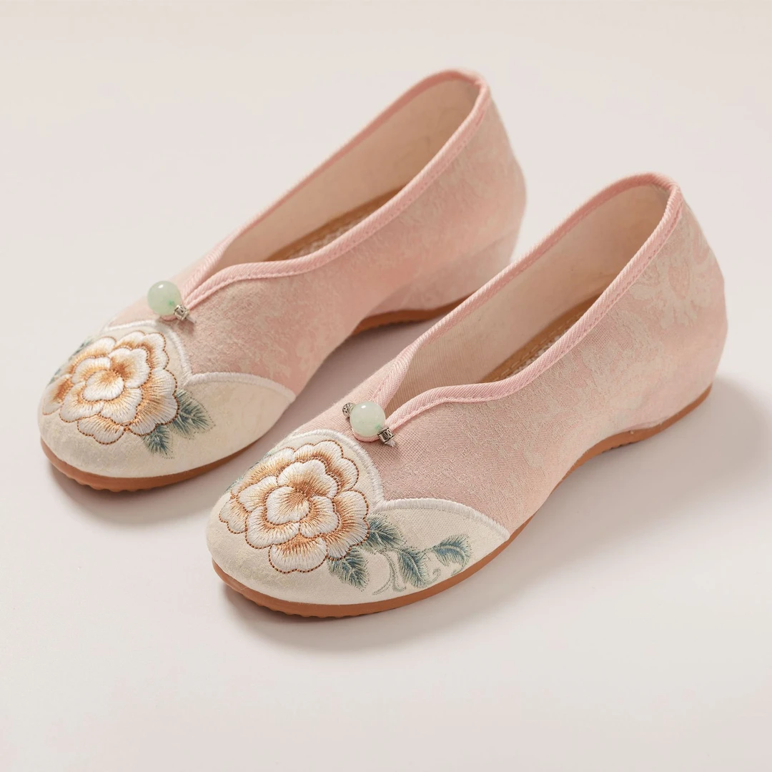 2023新品老北京绣花布鞋民族风低跟中国风旗袍单鞋内增高女鞋