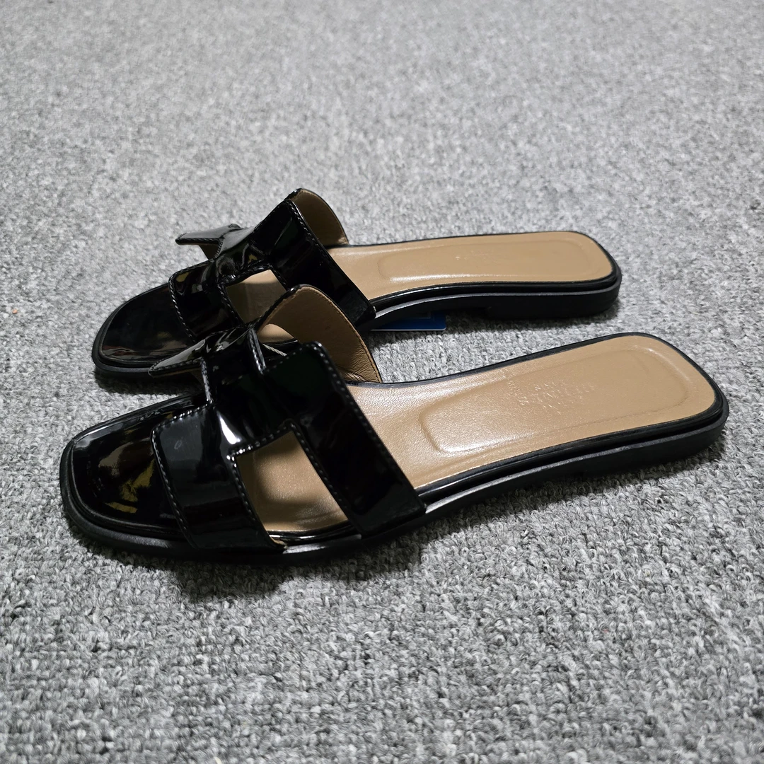 98新/37码/爱马仕/Hermes/经典黑色漆皮H拖/BF00290