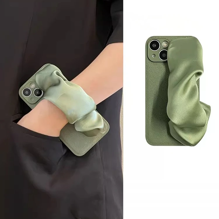 春天绿色丝巾腕带手机壳适用iPhone15Pro苹果14promax夏季款12/13
